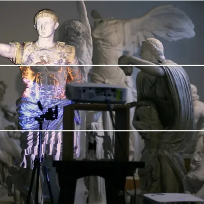 Projektion einer digital erstellten Kolorierung des Augustus von Prima Porta auf einen Gipsabguss.