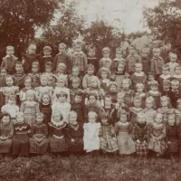 Primarschule Wuelflingen Klassenfoto um 1890. Winterthurer Bibliotheken, Sammlung Winterthur, CC BY 4.0